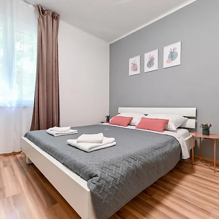 Apartman Peaceful Near Old Town *