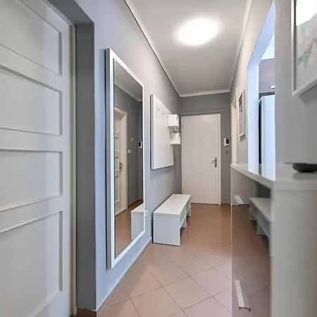 Peaceful Near Old Town Apartment *