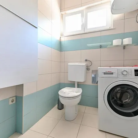 Apartment Peaceful Near Old Town